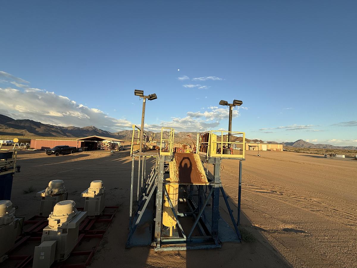 Used Hopper 102' X 260,000 #