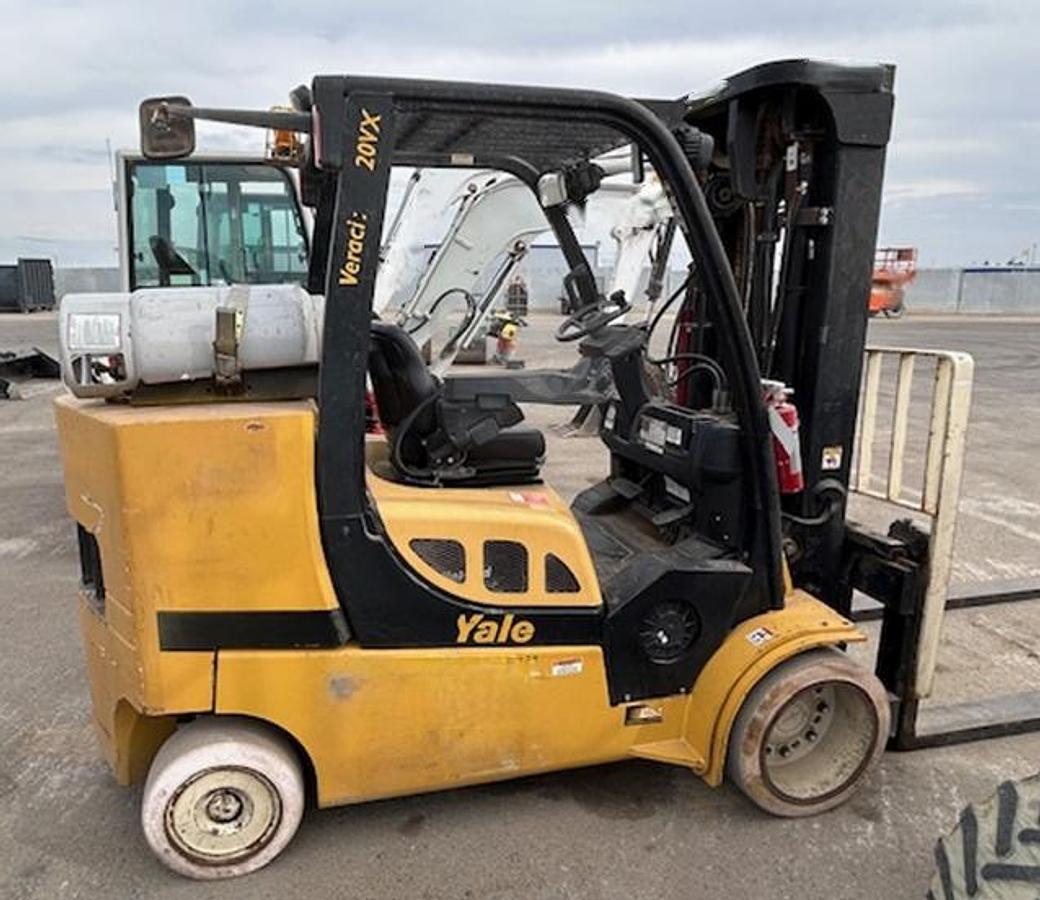 Used Toyota 8,000 Lbs warehouse forklift