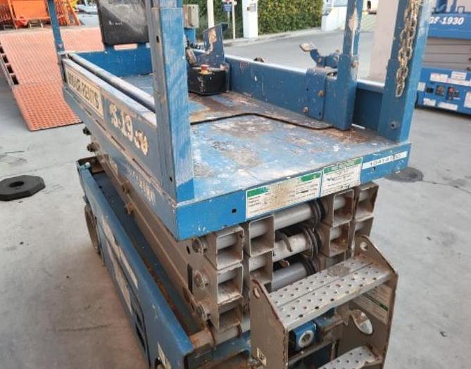 Used SCISSOR LIFT 19FT