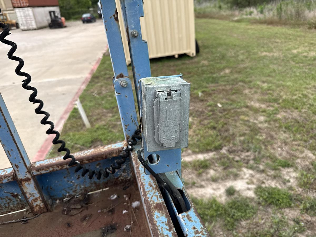 Used 2000 Genie Industries GS-3246