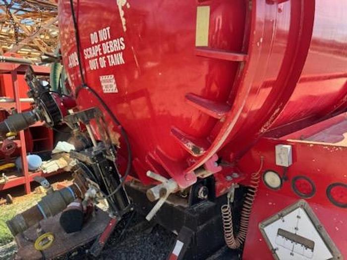 Used 2010 Kenworth T800 Vacuum Truck