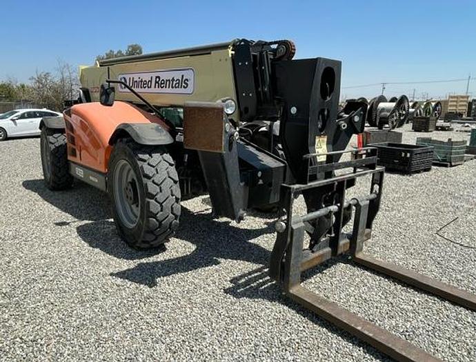 Used Reach lift 12,000 Lbs