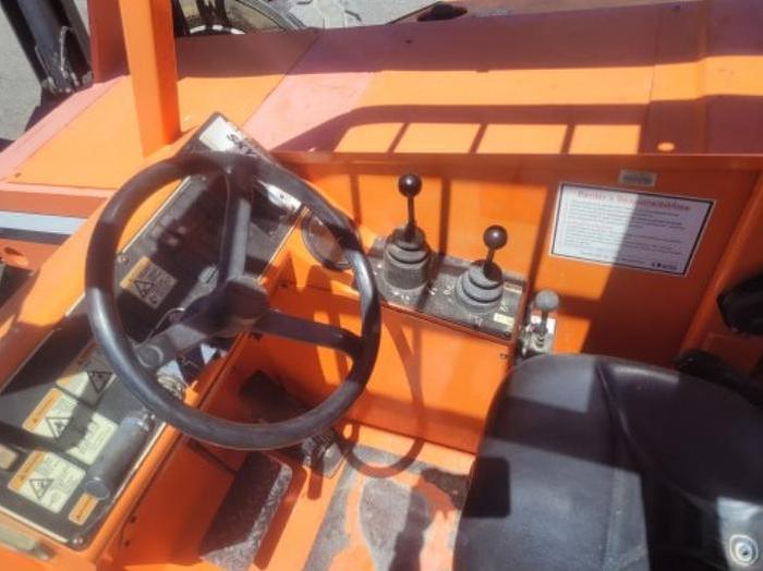 Used Reach lift 10,000Lbs Skytrak