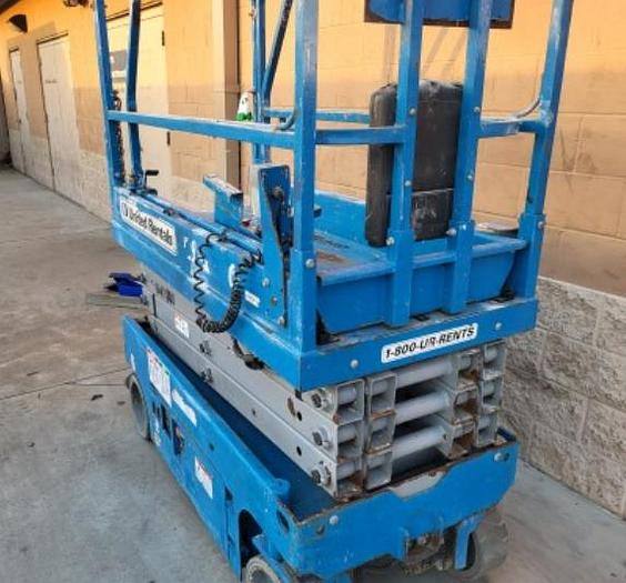 Used SCISSOR LIFT 19FT