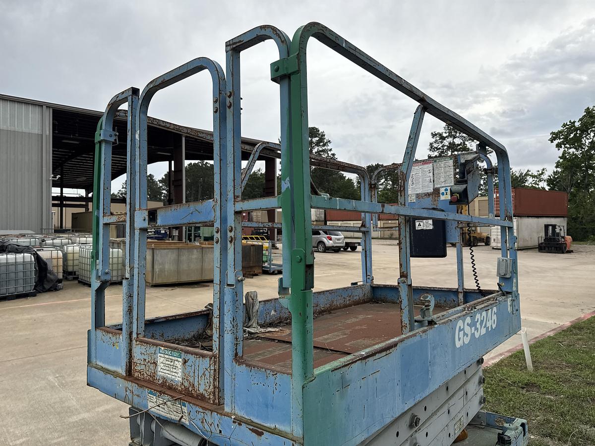 Used 2000 Genie Industries GS-3246