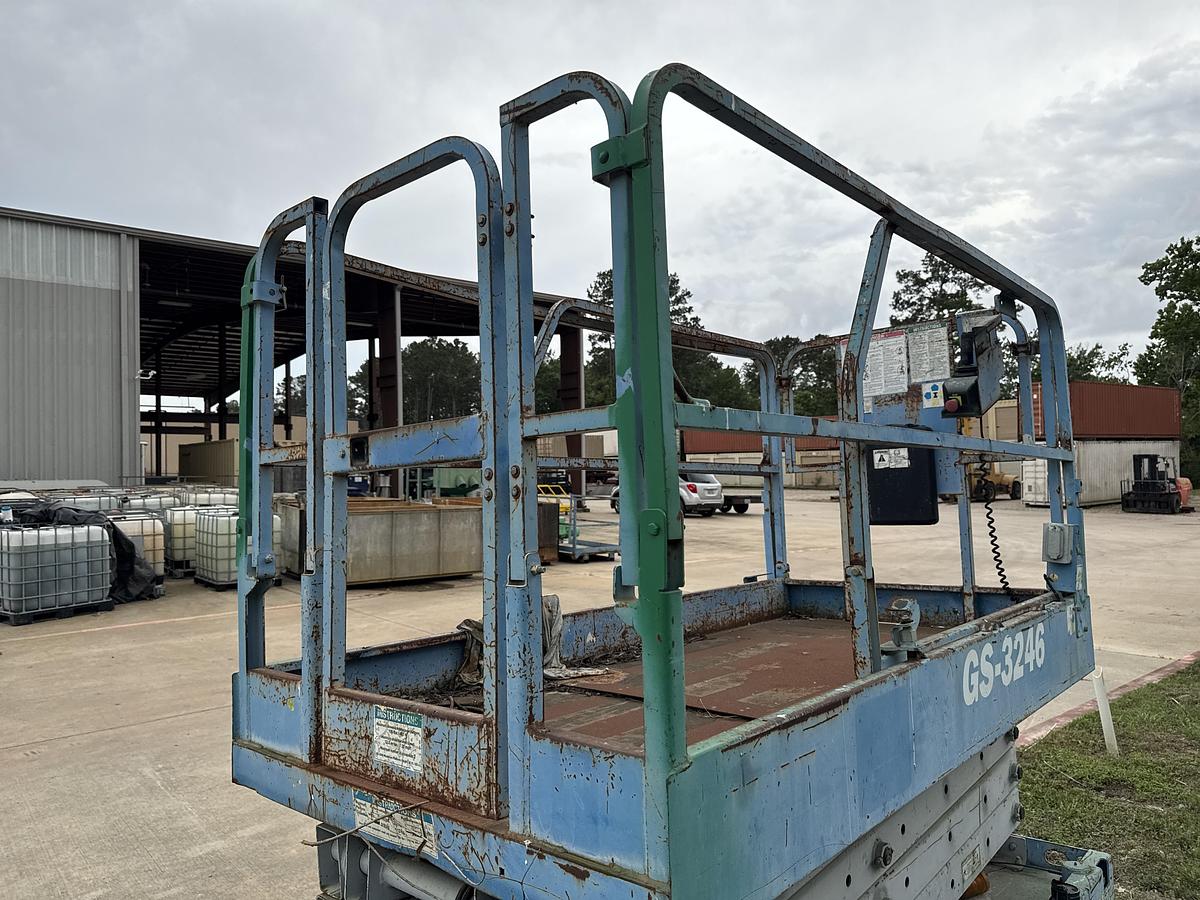 Used 2000 Genie Industries GS-3246