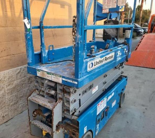 Used SCISSOR LIFT 19FT