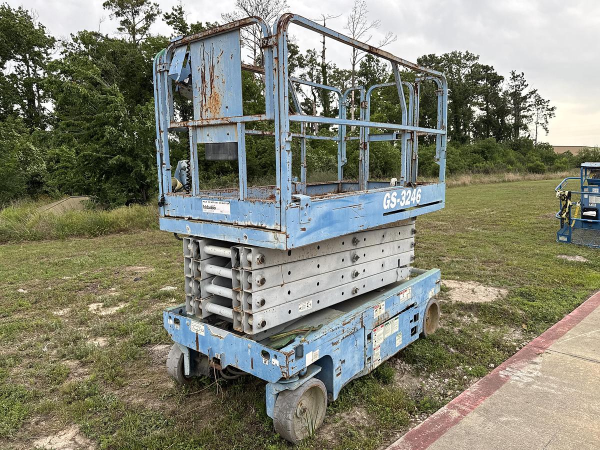 Used 2000 Genie Industries GS-3246