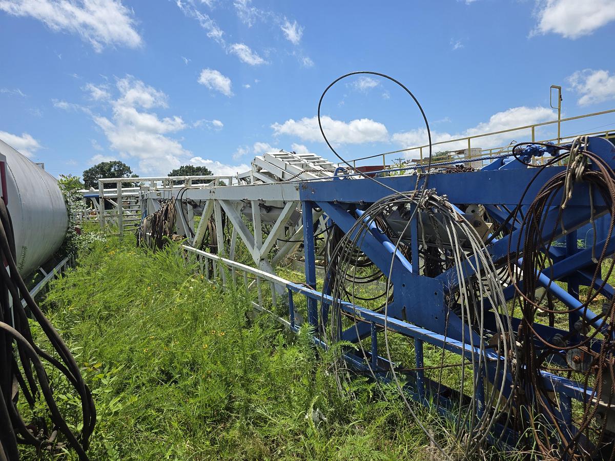 Used Skytop Brewster N-46 900 HP Drilling Rig