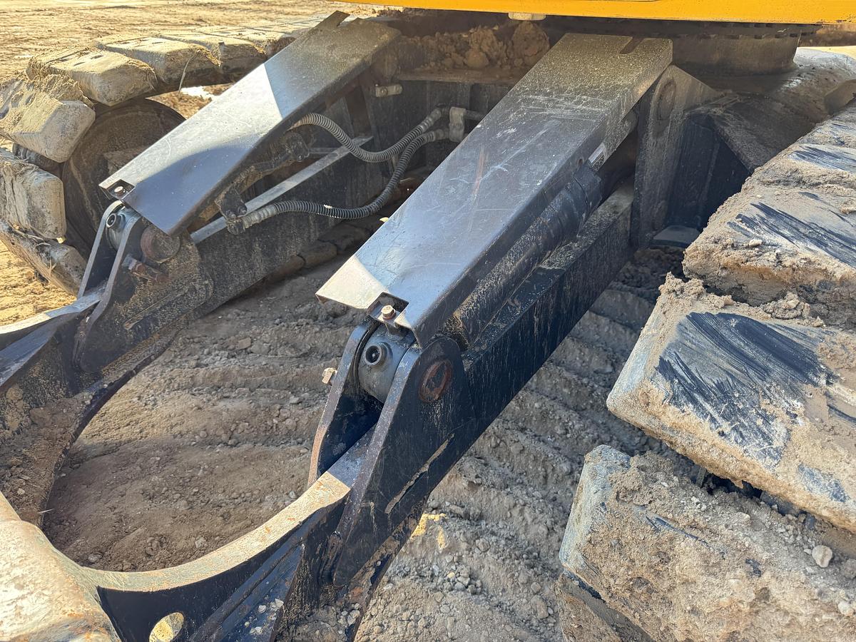 Used 2022 KOMATSU PC138-11