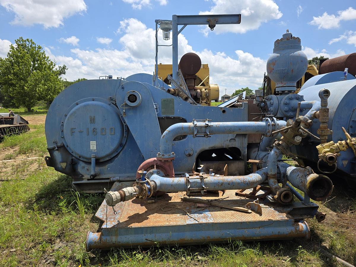 Used Skytop Brewster N-46 900 HP Drilling Rig