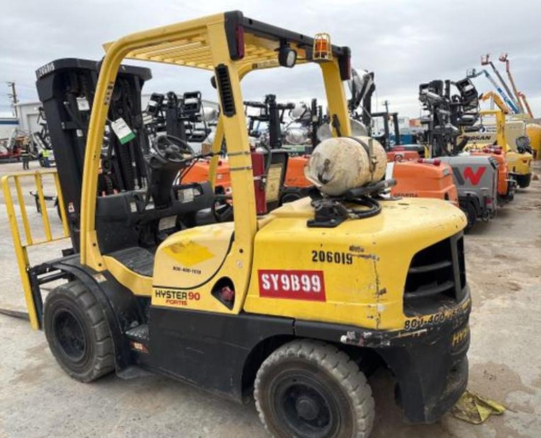 Used Hyster 9K warehouse forklift