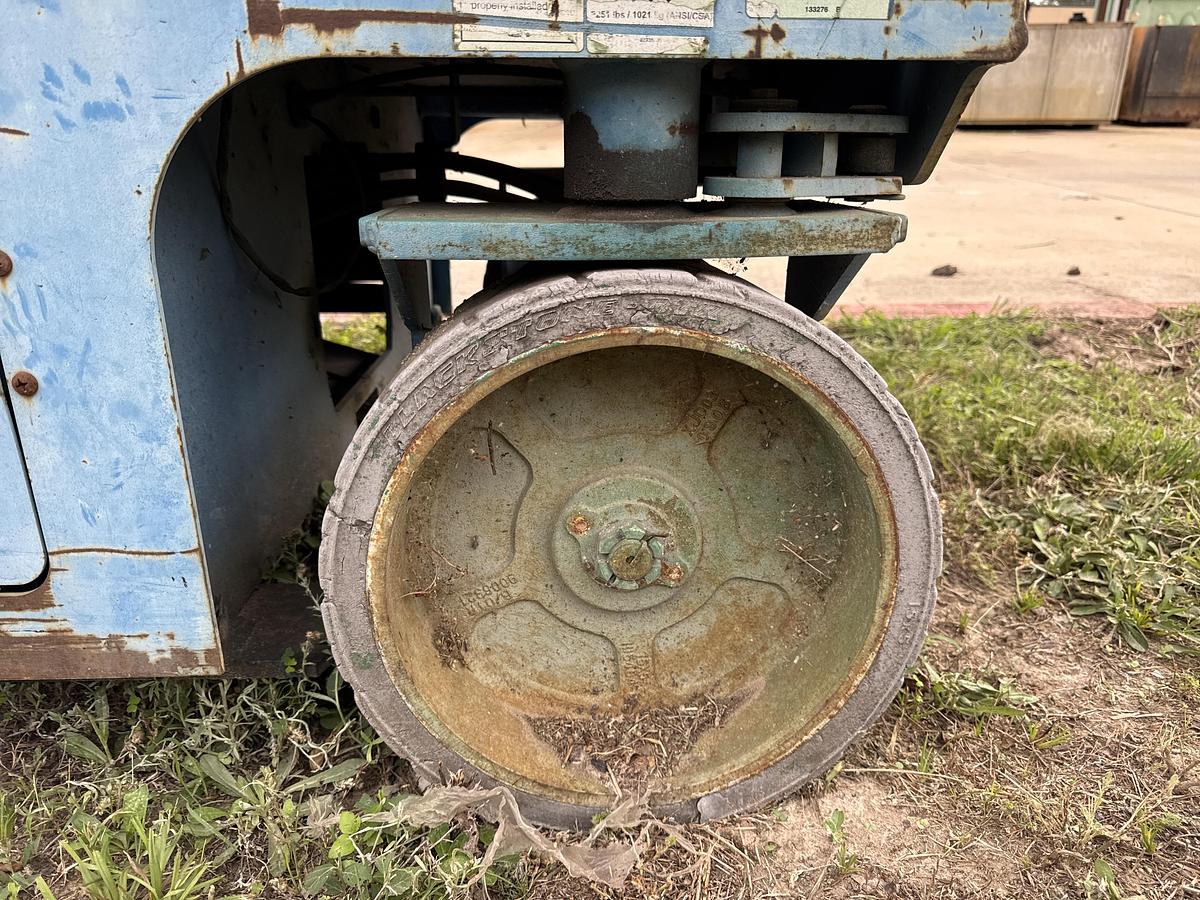 Used 2000 Genie Industries GS-3246