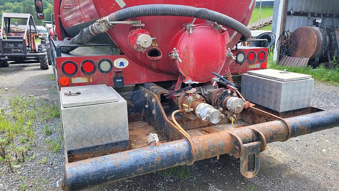 Used 2011 VOLVO Water Truck