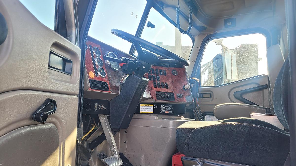 Used 2004 International Paystary Bulk Truck