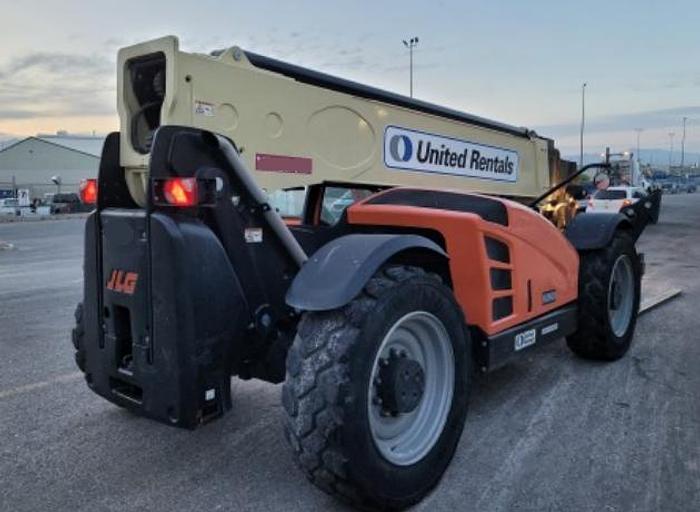 Used Reach lift 12,000 Lbs