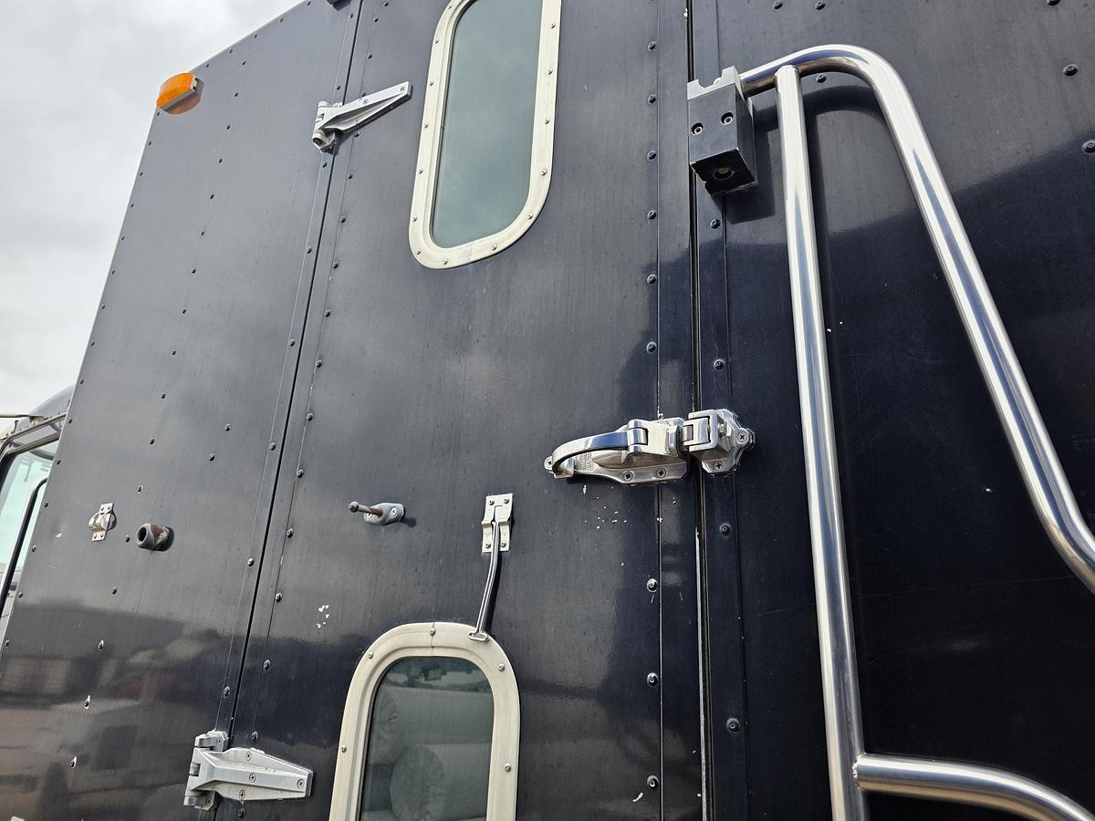 Used 2010 Peterbilt 340 Wireline Truck