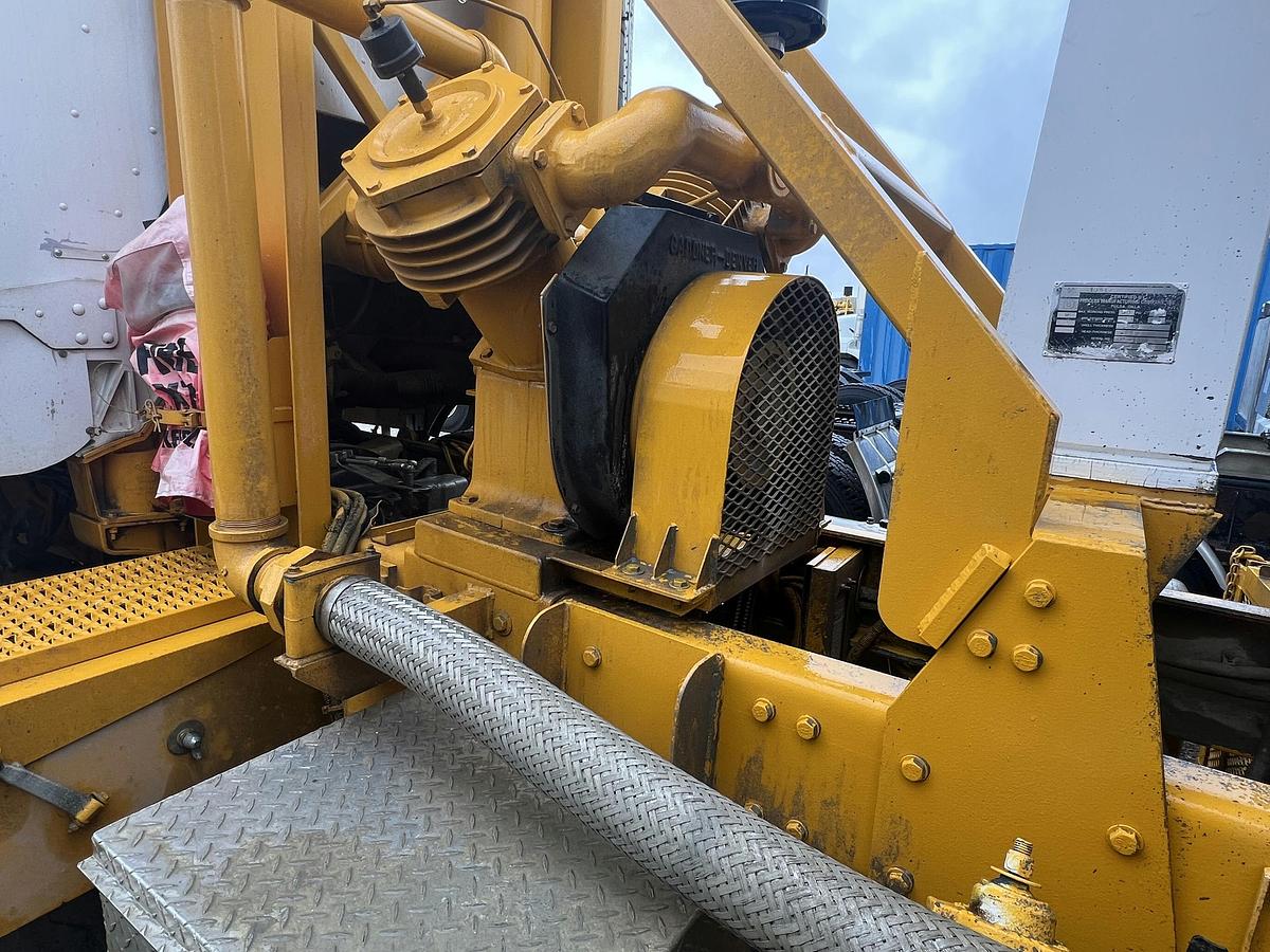 Used 2002 Peterbilt Bulk Truck