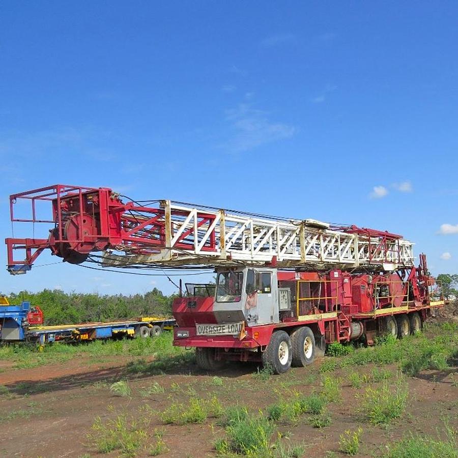 Used 2006 Crown 550 Workover Rig