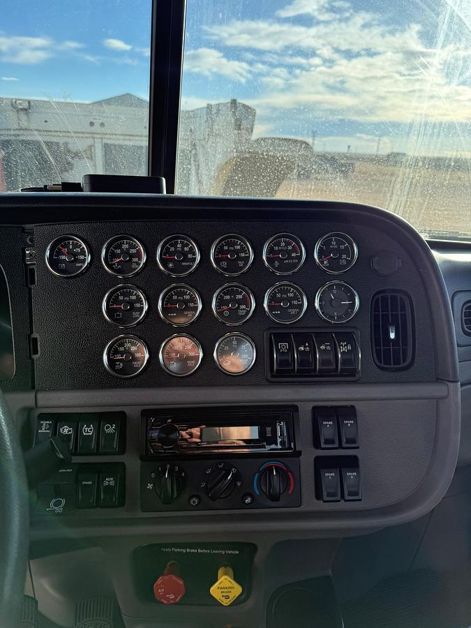 Used 2023 Peterbilt 389 Day Cab Truck