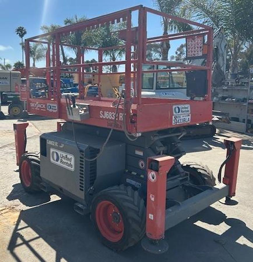 Used Skyjack 32'68" Rough Terrain Scissor Lift