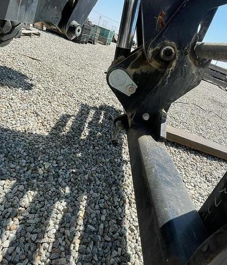 Used Reach lift 12,000 Lbs