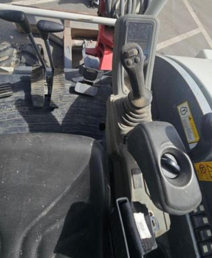 Used TAKEUCHI TB260 MINI EXCAVATOR