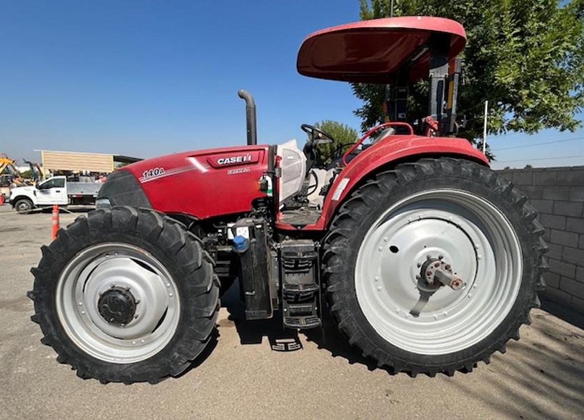 Used 2020 CASE FARMALL 140A