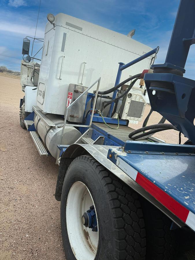 Used 2006 Kenworth T800B Sleeper Truck