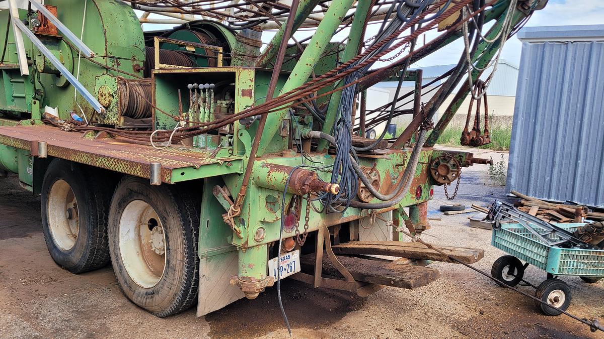 Used 1980 Franks 300 Workover Rig