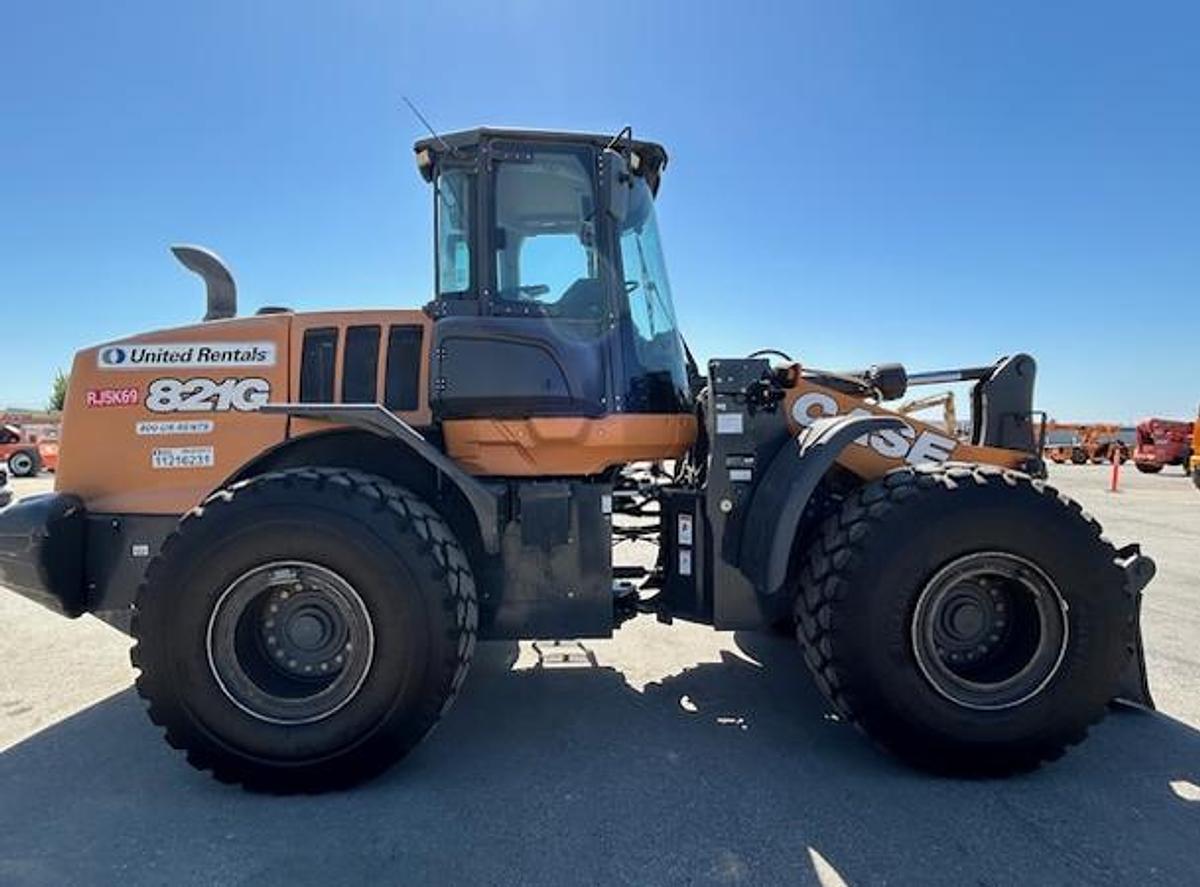 Used 2021 Case 821G