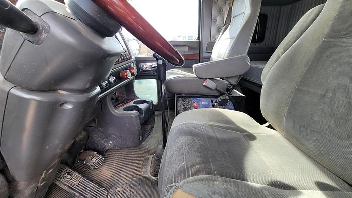 Used 2005 Kenworth T800B Winch Truck