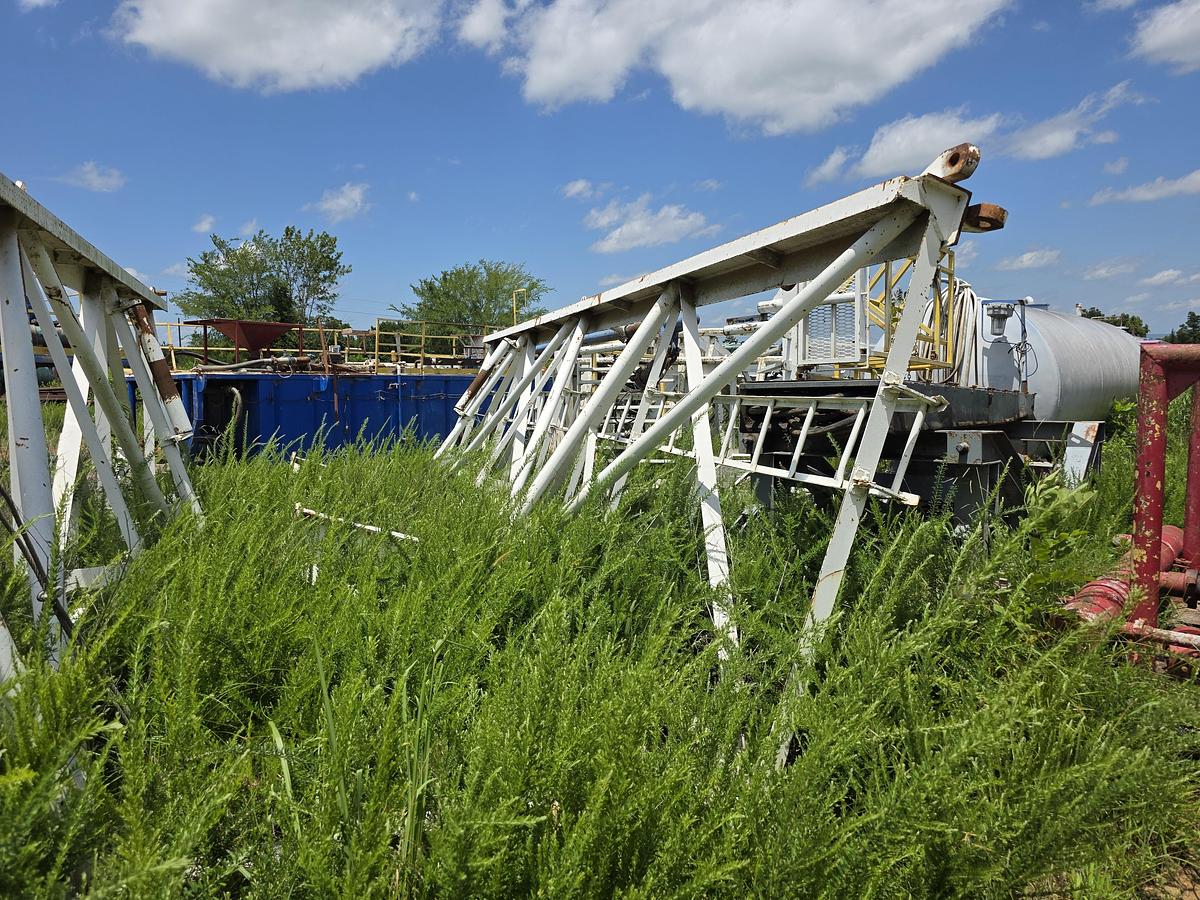 Used Skytop Brewster N-46 900 HP Drilling Rig