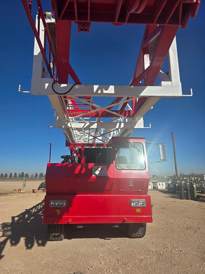 Used 2005 Crown 600 Workover Rig