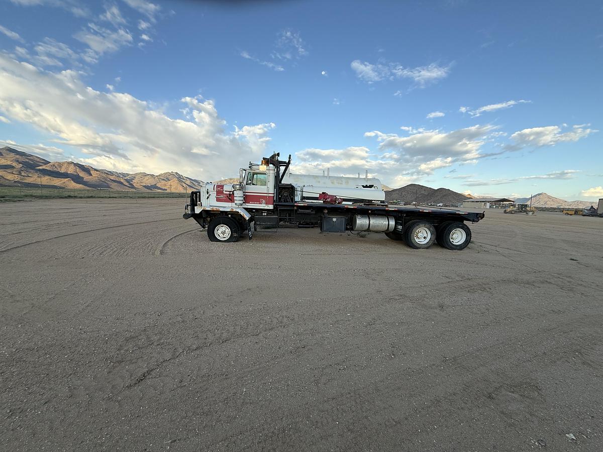 Used Hopper 102' X 260,000 #