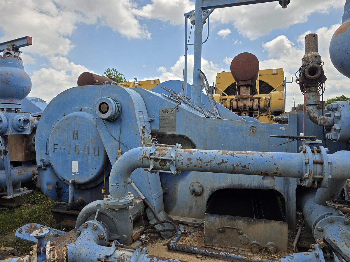 Used Skytop Brewster N-46 900 HP Drilling Rig