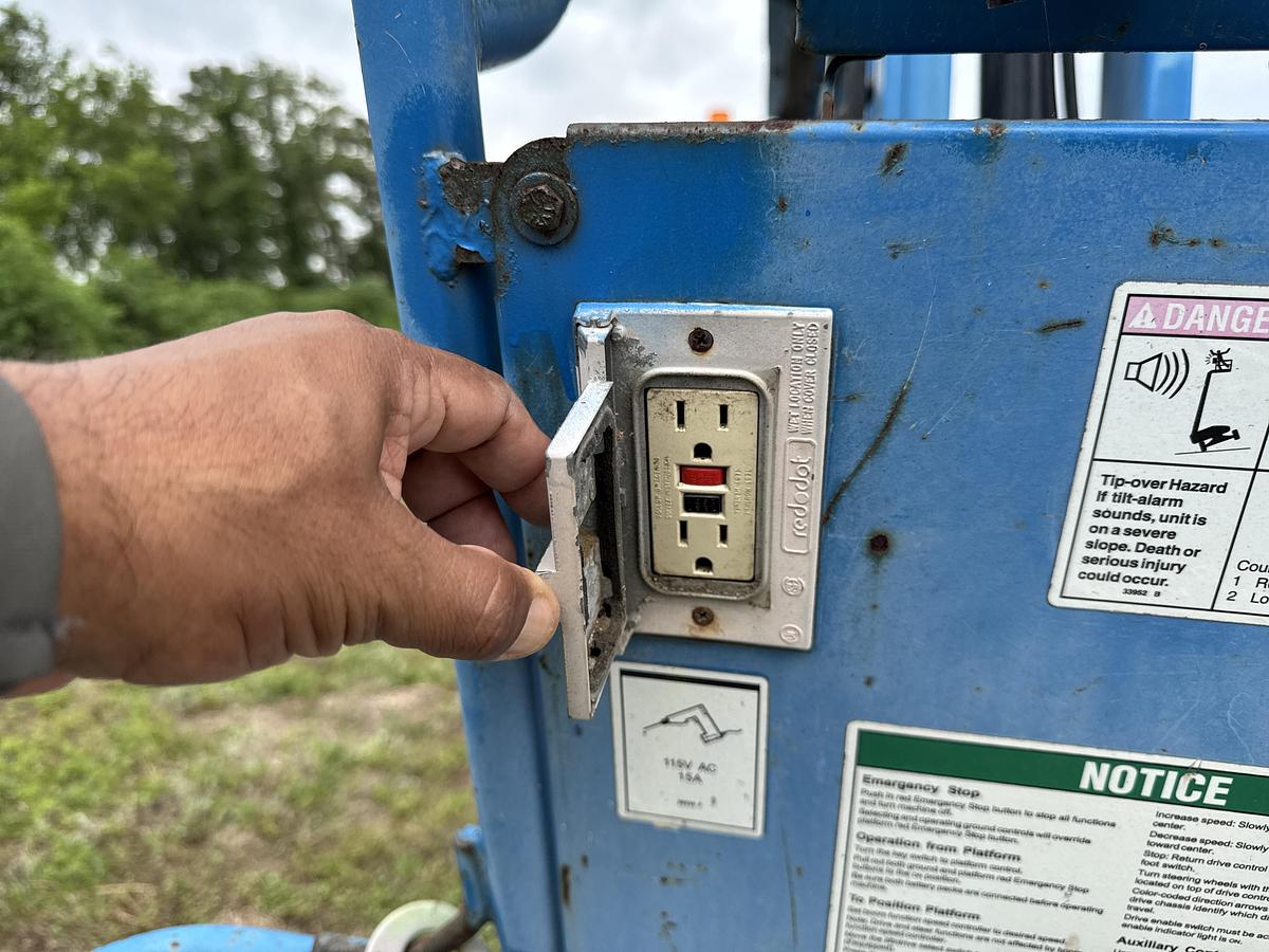 Used 2000 Genie Industries Z-30/20N