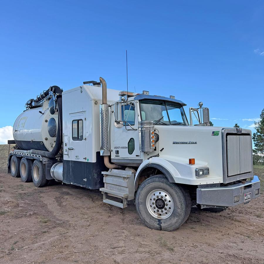 Used 2014 Tornado F4SL Hydro Excavator