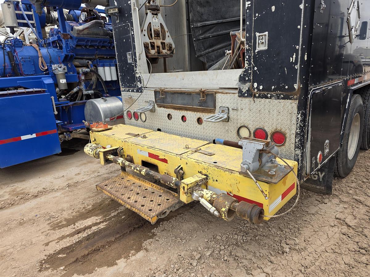 Used 2010 Peterbilt 340 Wireline Truck