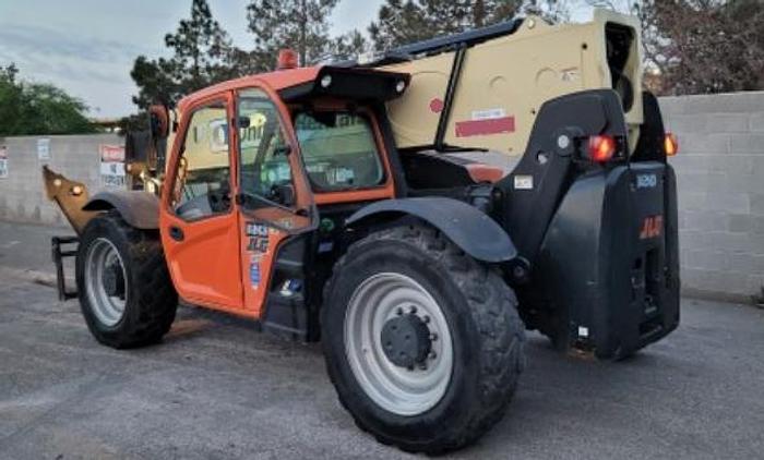 Used Reach lift 12,000 Lbs