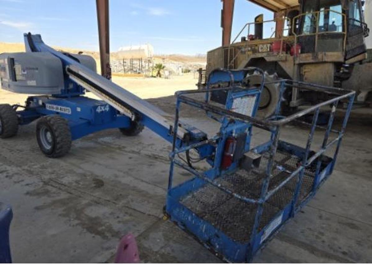 Used Genie S-40 Telescopic boom