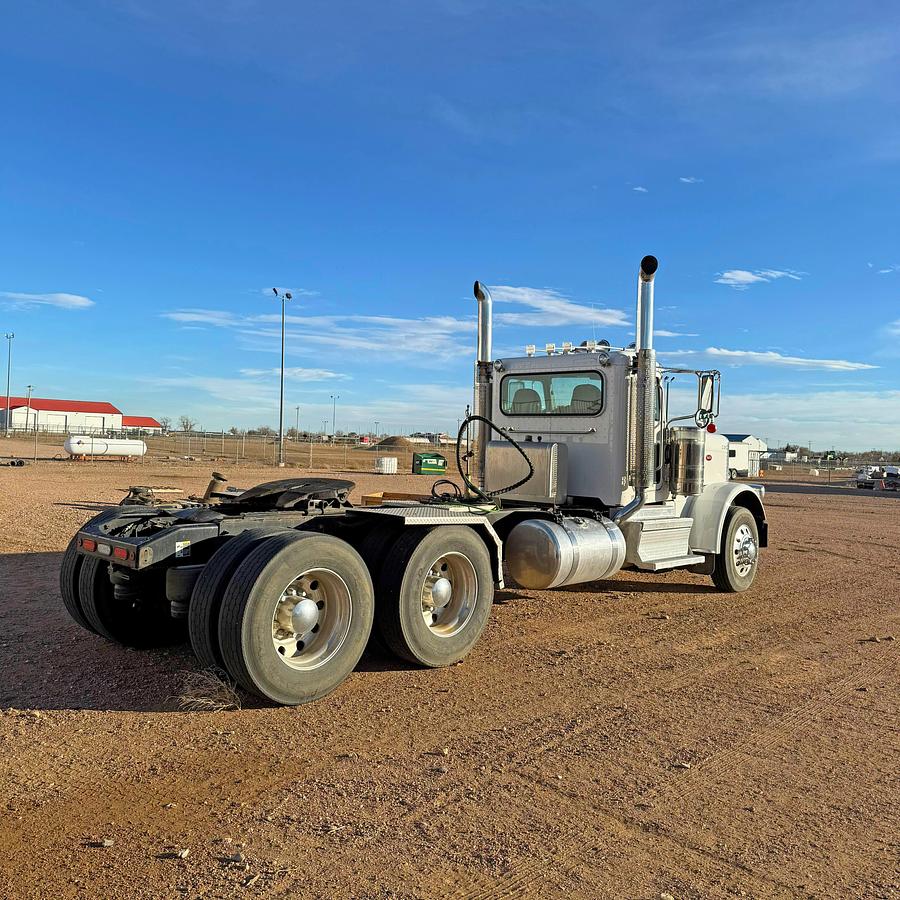 Used 2023 Peterbilt 389 Day Cab Truck