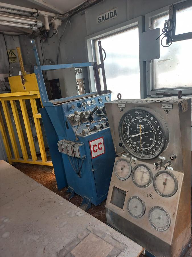Used Skytop Brewster N-46 900 HP Drilling Rig