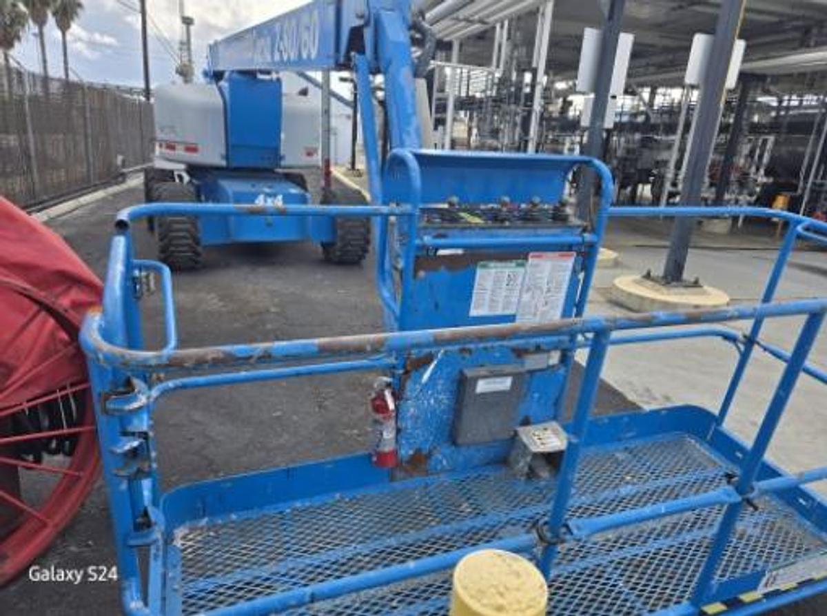 Used 2013 Genie Z-80/60 80' Articulating Boom Lift