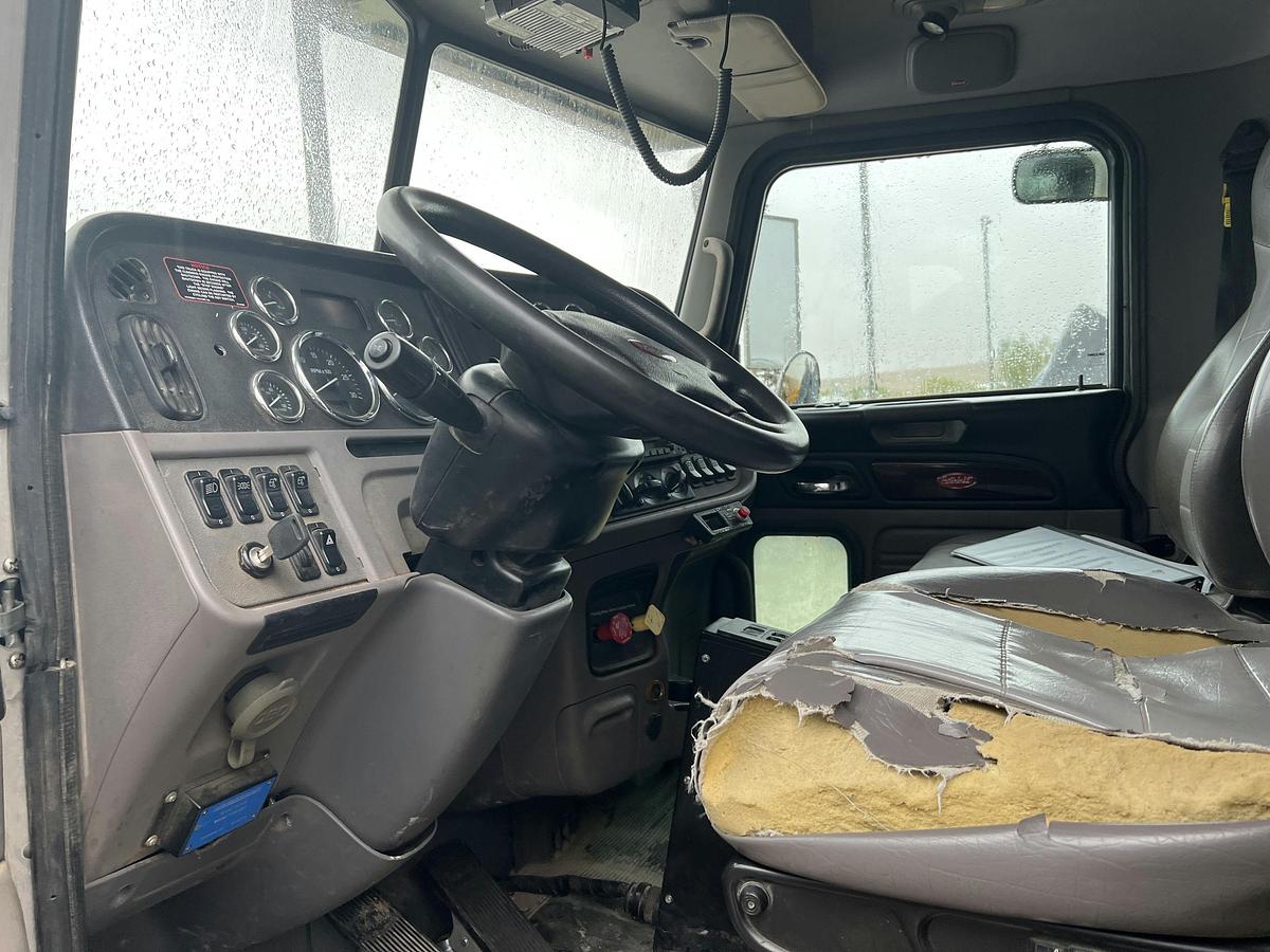 Used 2014 Peterbilt Bodyload Cement Double Pumper