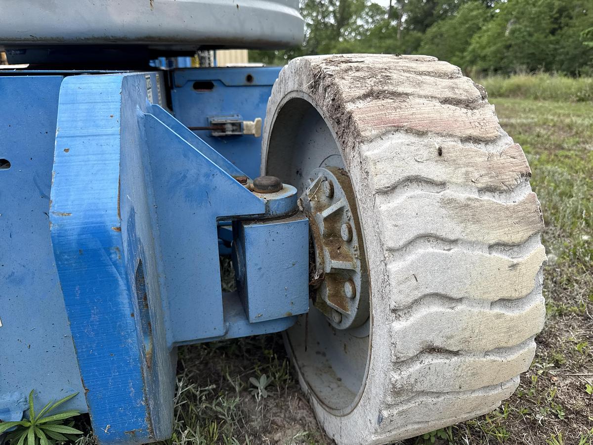 Used 2000 Genie Industries Z-30/20N