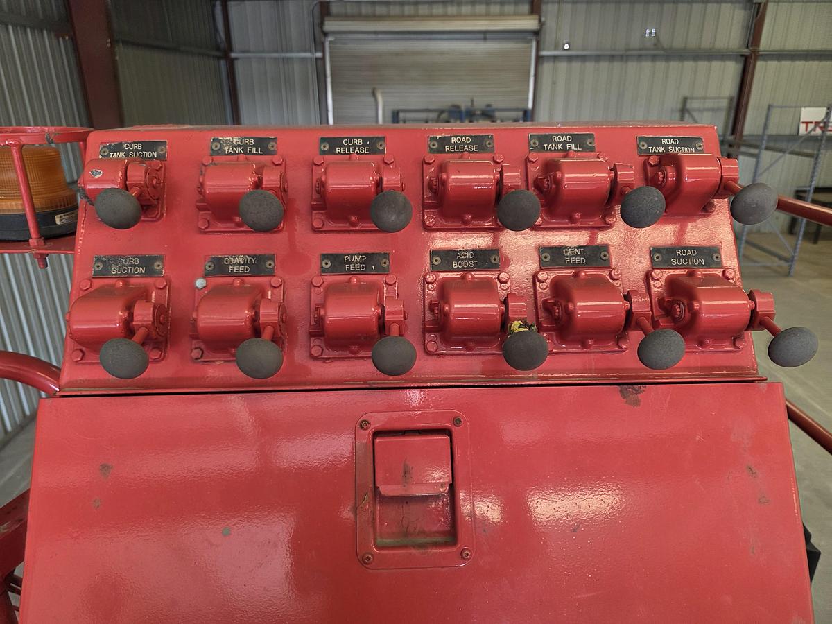 Used 2013 Mack Granite GU813 Pumper