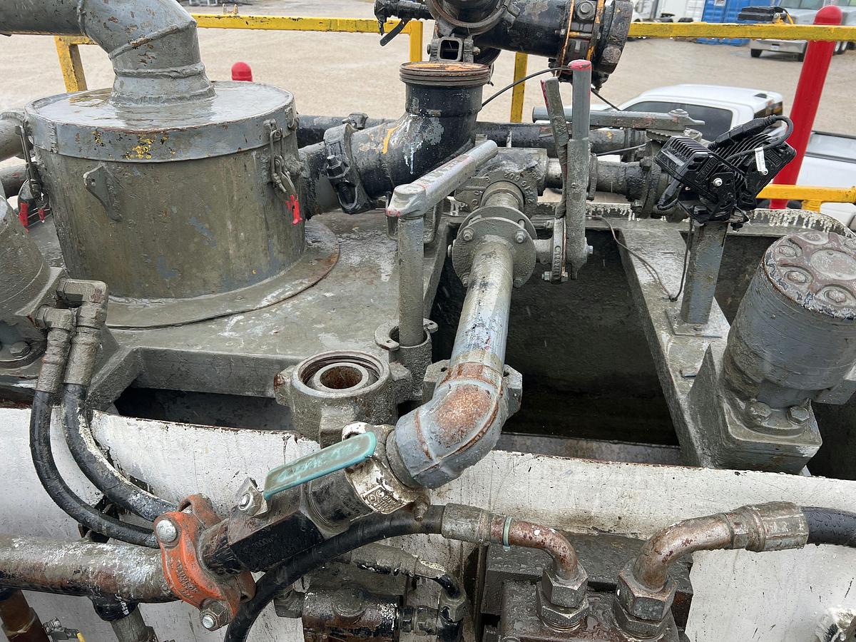 Used 2014 Peterbilt Bodyload Cement Double Pumper