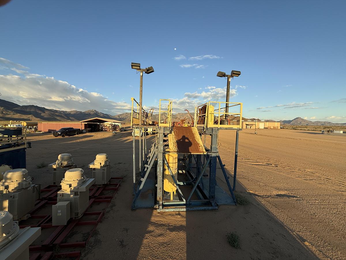 Used Hopper 102' X 260,000 #