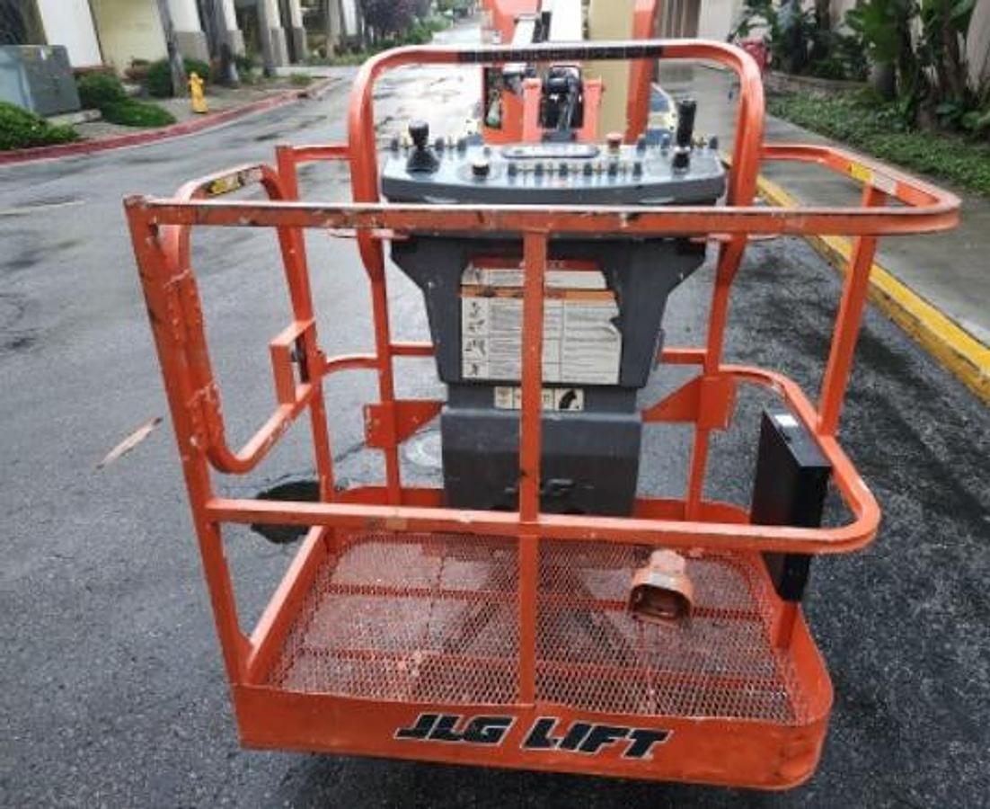 Used JLG Electric 30ft boom